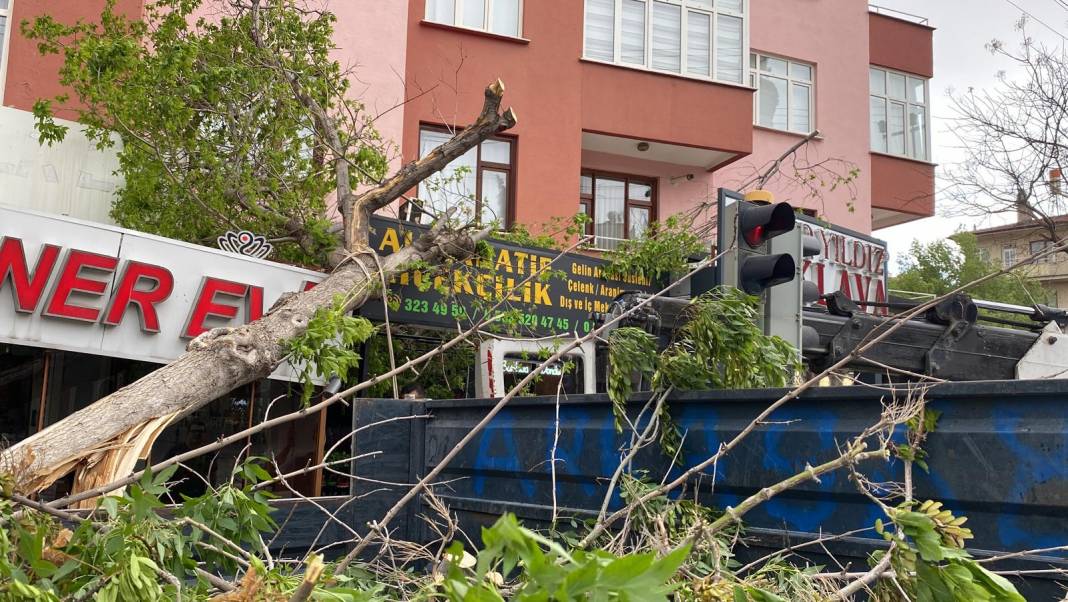 Fırtına Konya'da hayatı olumsuz etkiledi 2