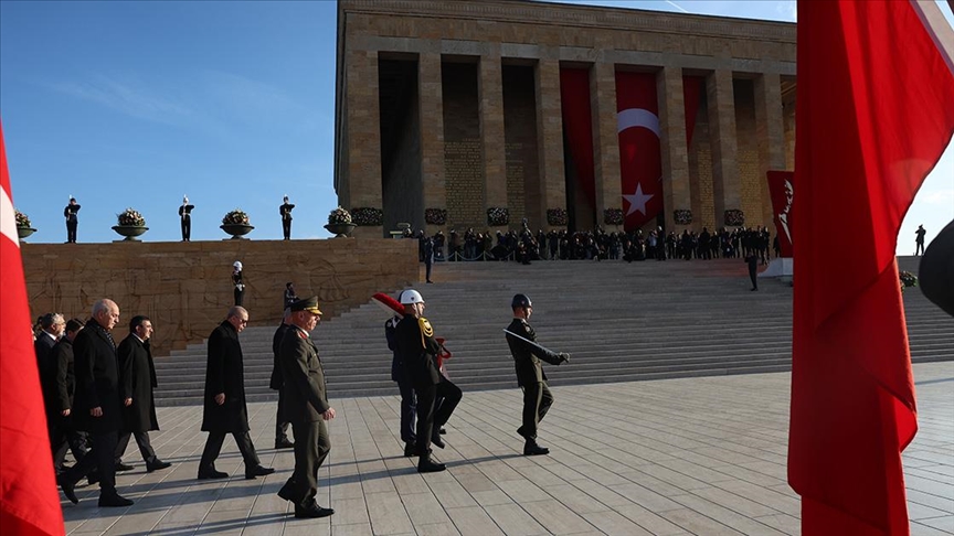 Atatürk için Anıtkabir'de devlet töreni düzenlendi