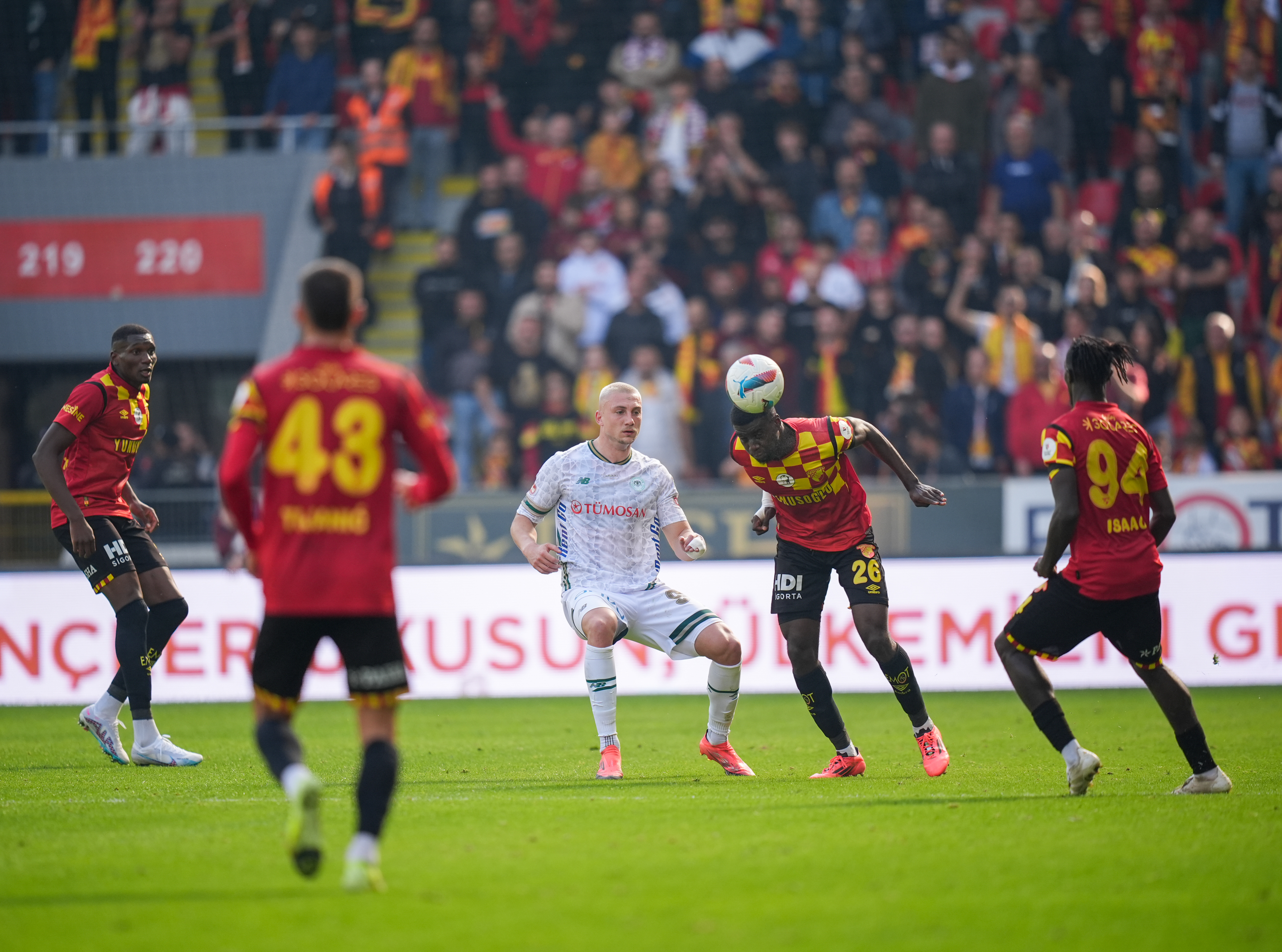 Konyaspor, İzmir'de son dakikalarda yıkıldı! Beraberlik elimizden kaçtı