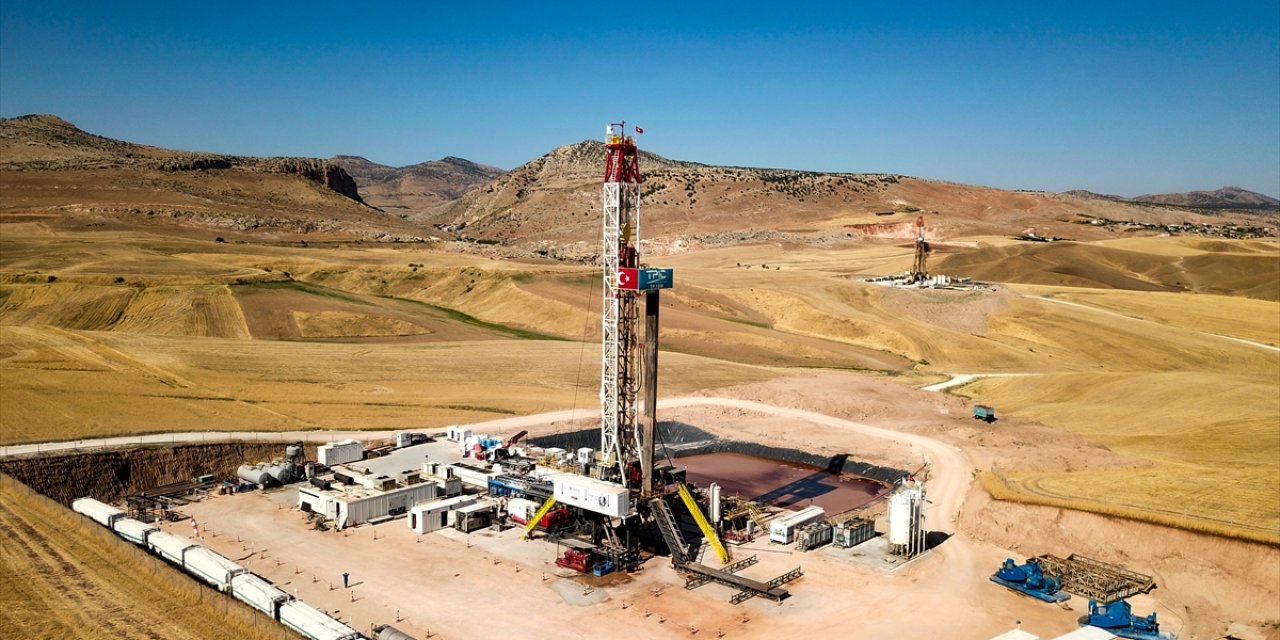 Konya'da üretilen sondaj kuleleri Gabar'da petrol arayacak