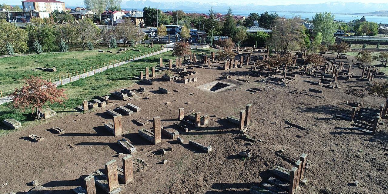 Selçuklu Meydan Mezarlığı'nda 91 mezar kayıt altına alındı