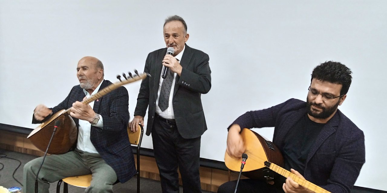 Konya’da Öksüz Ozan için saygı gecesi düzenlendi.