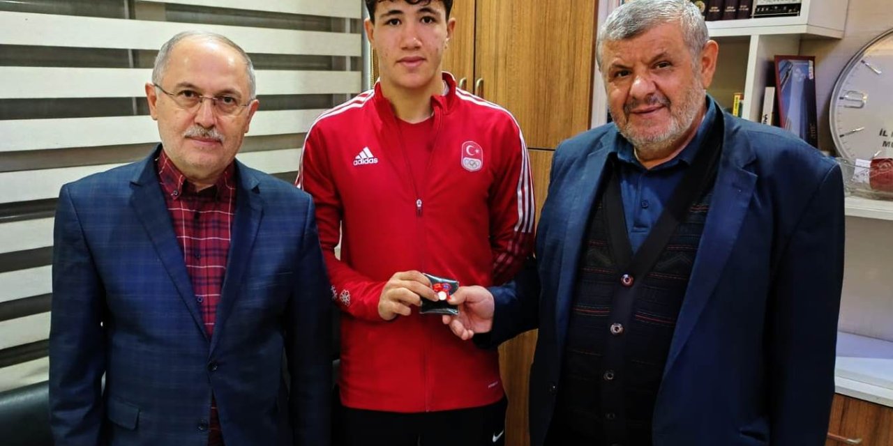 Taşkentspor’da başarı altın ile ödüllendirildi