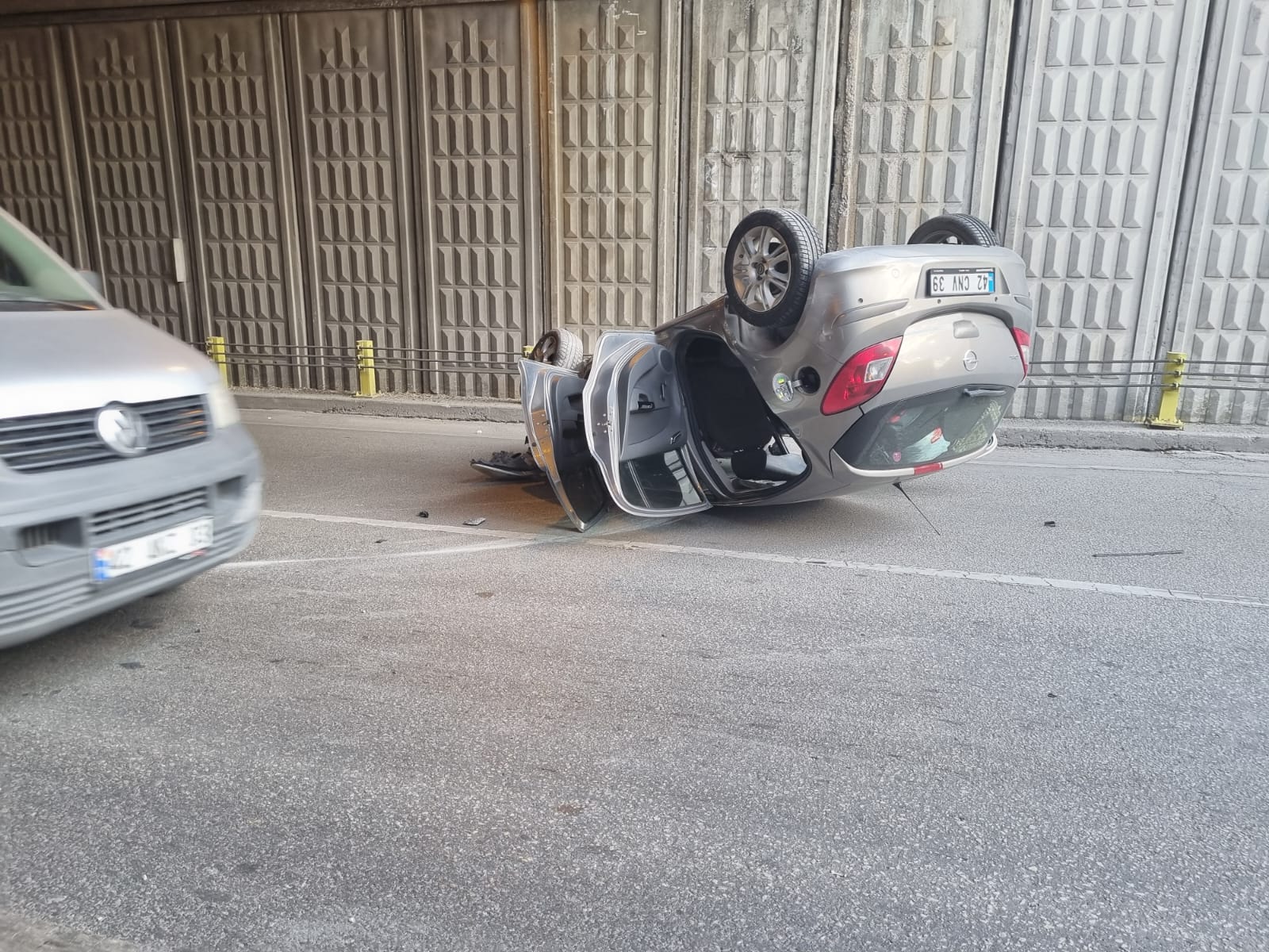 Konya'da seyir halindeki araç takla attı! Can kaybı yaşanmadı