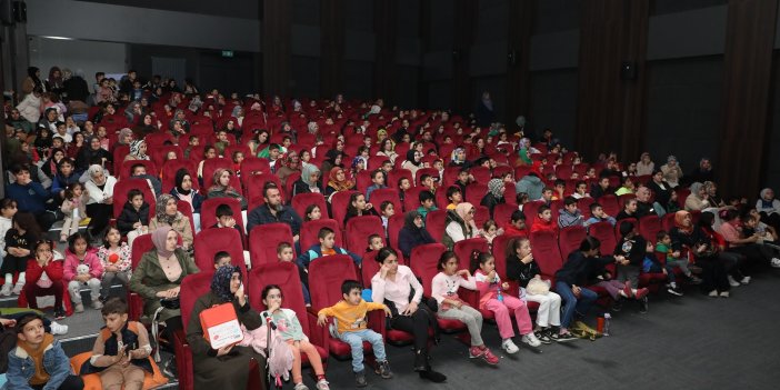 Konya'da binlerce çocuk, aileleriyle sinema keyfi yaşadı