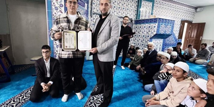 Konya'da hafızlık eğitimini tamamlayan öğrenciler belge aldı