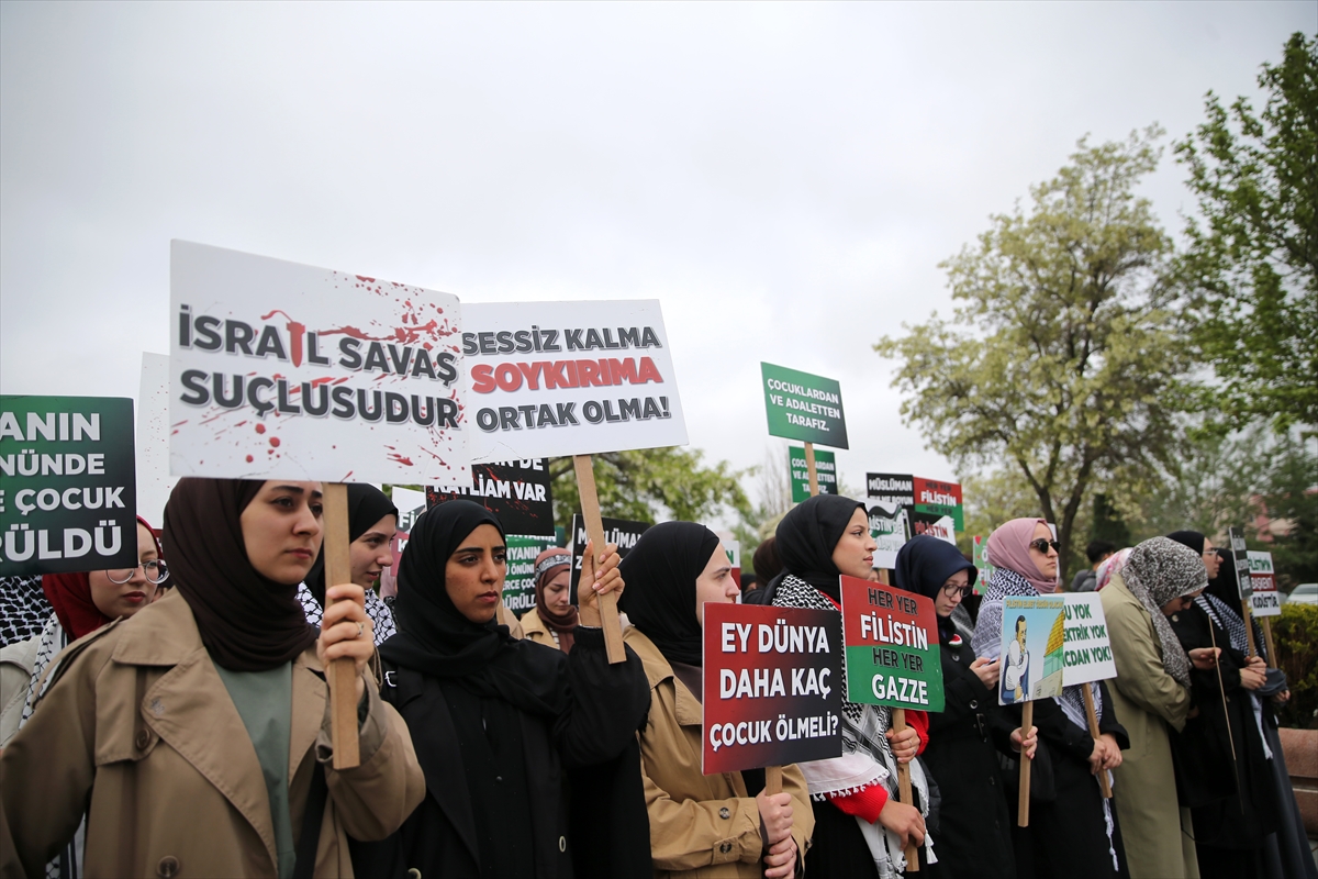Konya'da üniversite öğrencileri ABD'deki Filistin eylemlerine destek verdi
