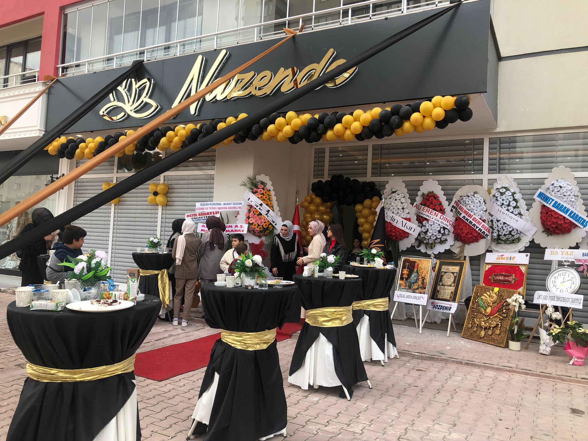 Güzelliğin yeni adresi Nazende Beauty Center açıldı