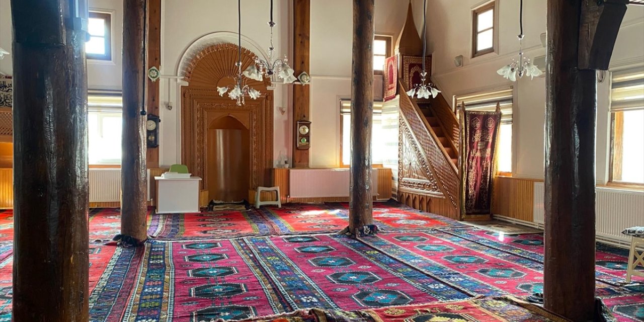 Sarayönü camileri ziyaretçilerine tarihin içinde yolculuk yaptırıyor