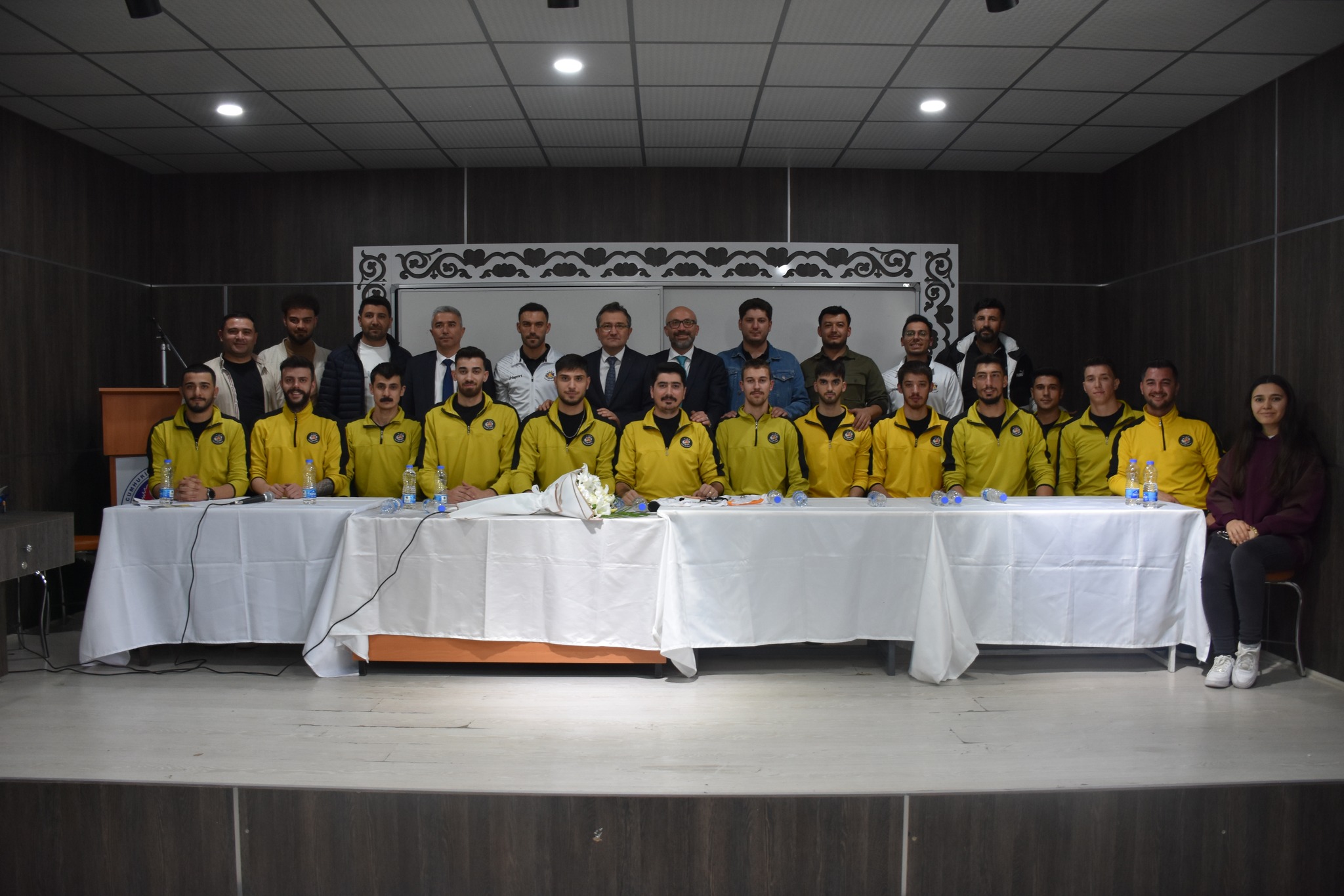 ALBA Voleybol Takımı Kariyer Günleri’nde öğrencilerle buluştu