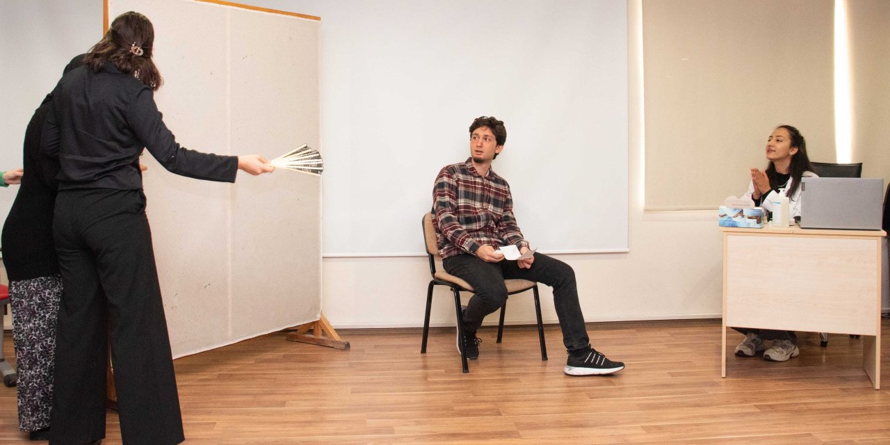 SÜ’de antibiyotik kullanımına tiyatroyla dikkat çekildi