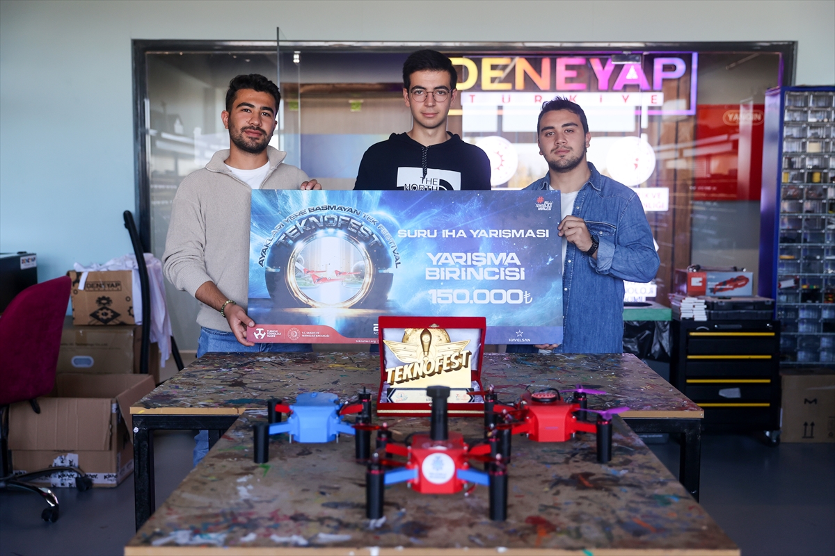 TEKNOFEST'te derece alan öğrenciler yüzlerce dronu senkronize uçurmayı hedefliyor