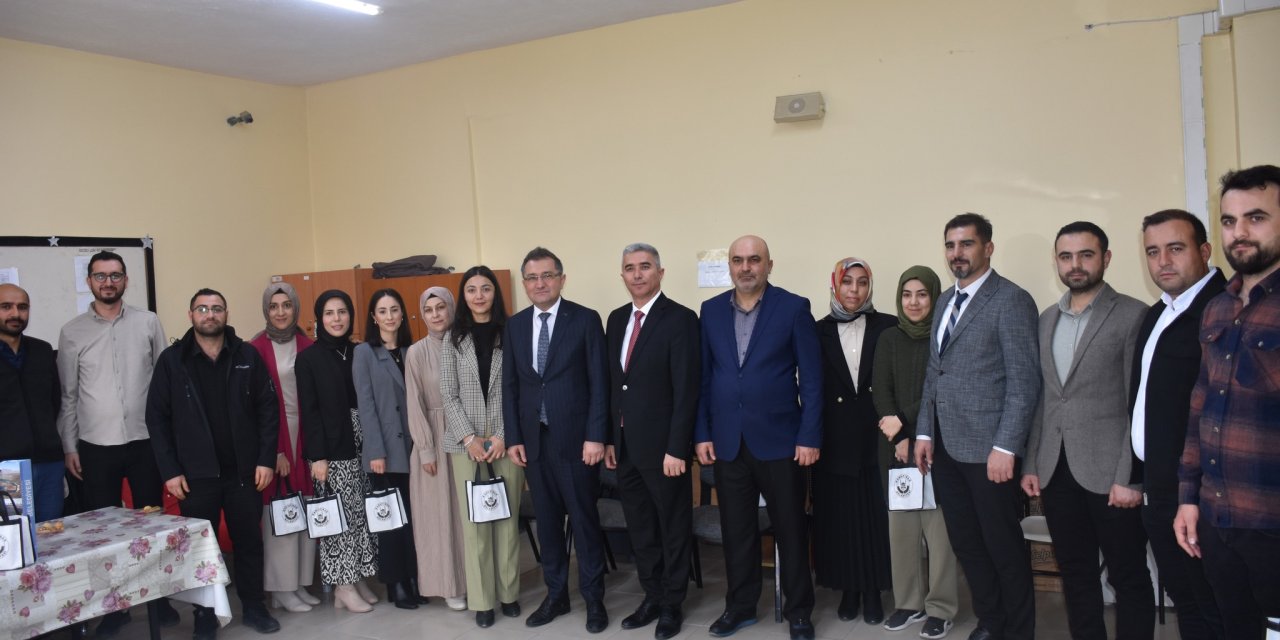 "Öğretmenlerimiz, çocuklarımıza ışık olan yegâne rehberlerdir"