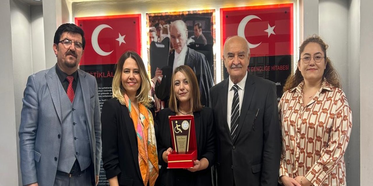 Gönül Gözü Derneği yılın öğretmenini seçti