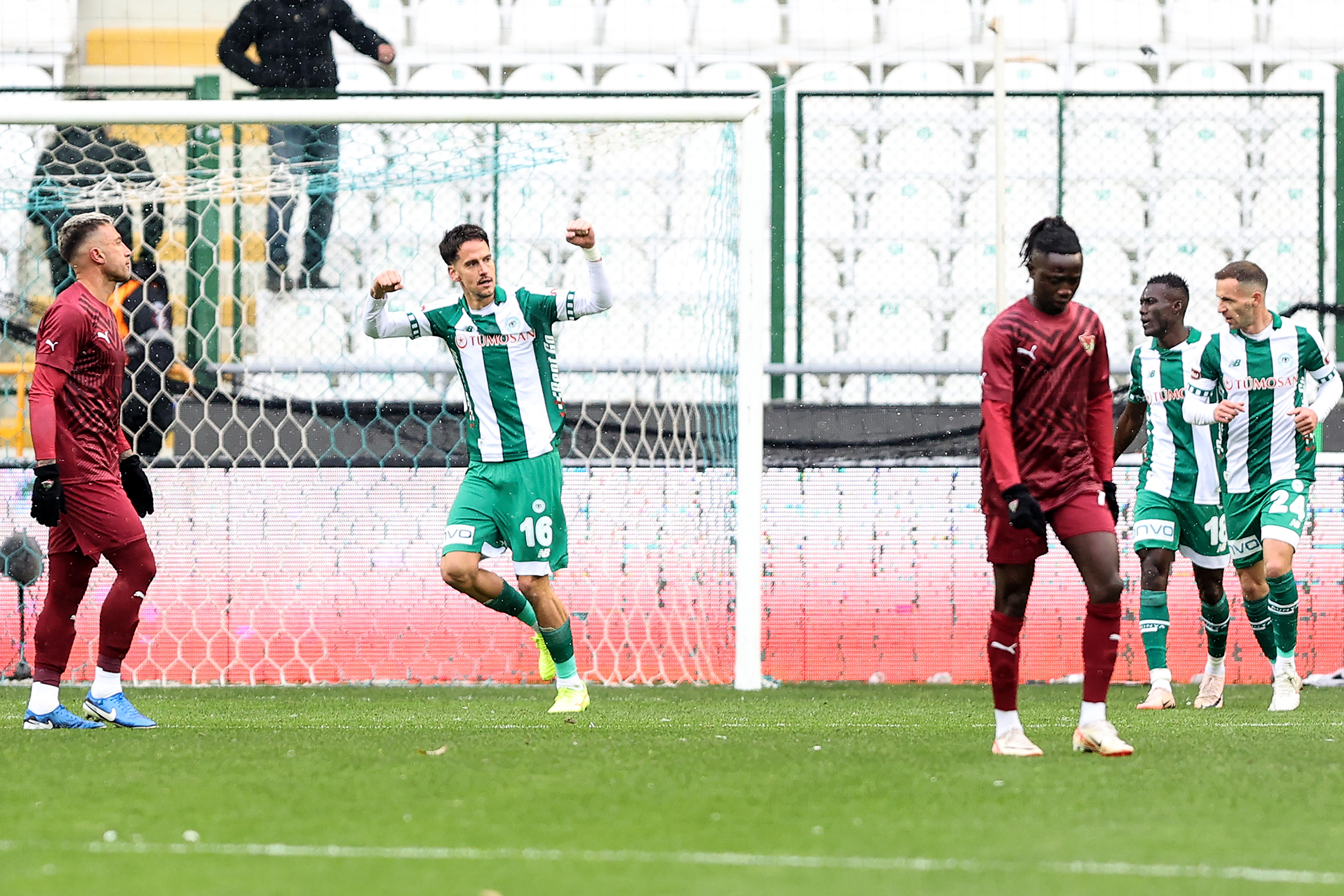 Konyaspor son dakikalarda 3 puandan oldu! 1 puan ile yetindi