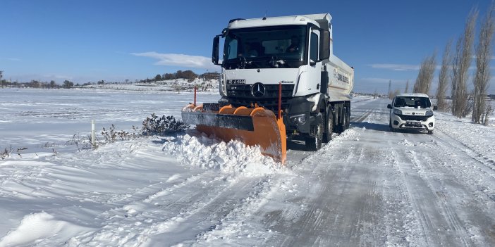 Çumra Belediyesi yol açma ve tuzlama çalışması yaptı