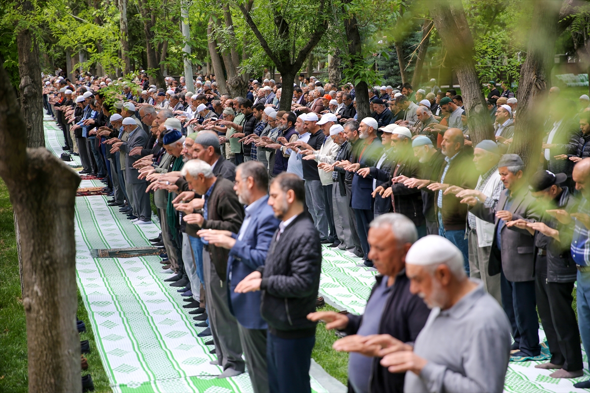 Konya'da yağmur ve şükür duası yapıldı
