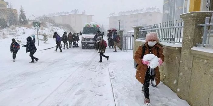 26 Kasım Salı günü Karaman'da kar yağışı nedeniyle okullar tatil edildi.