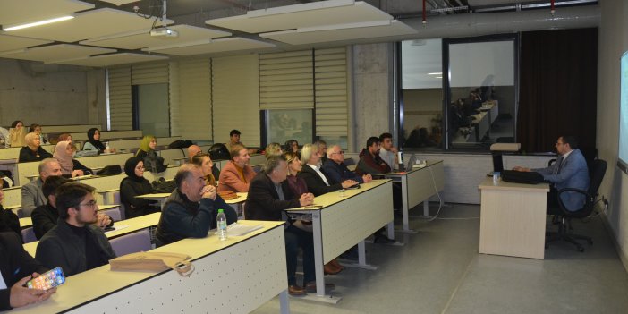 NEÜ'de konferanslar sürüyor