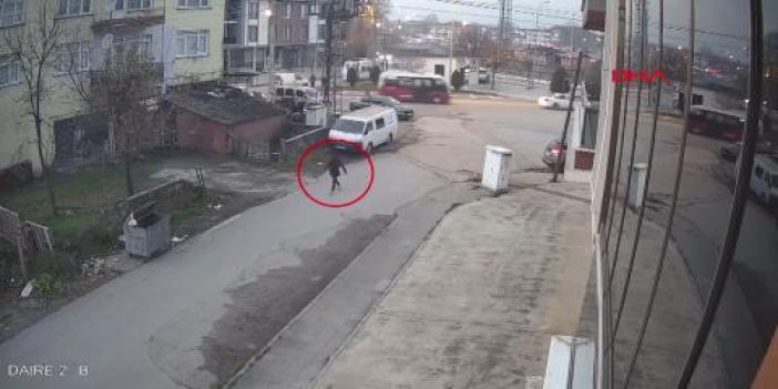 Kimse ne olduğunu anlamadı! Çöp konteynerini ateşe verip kaçtı