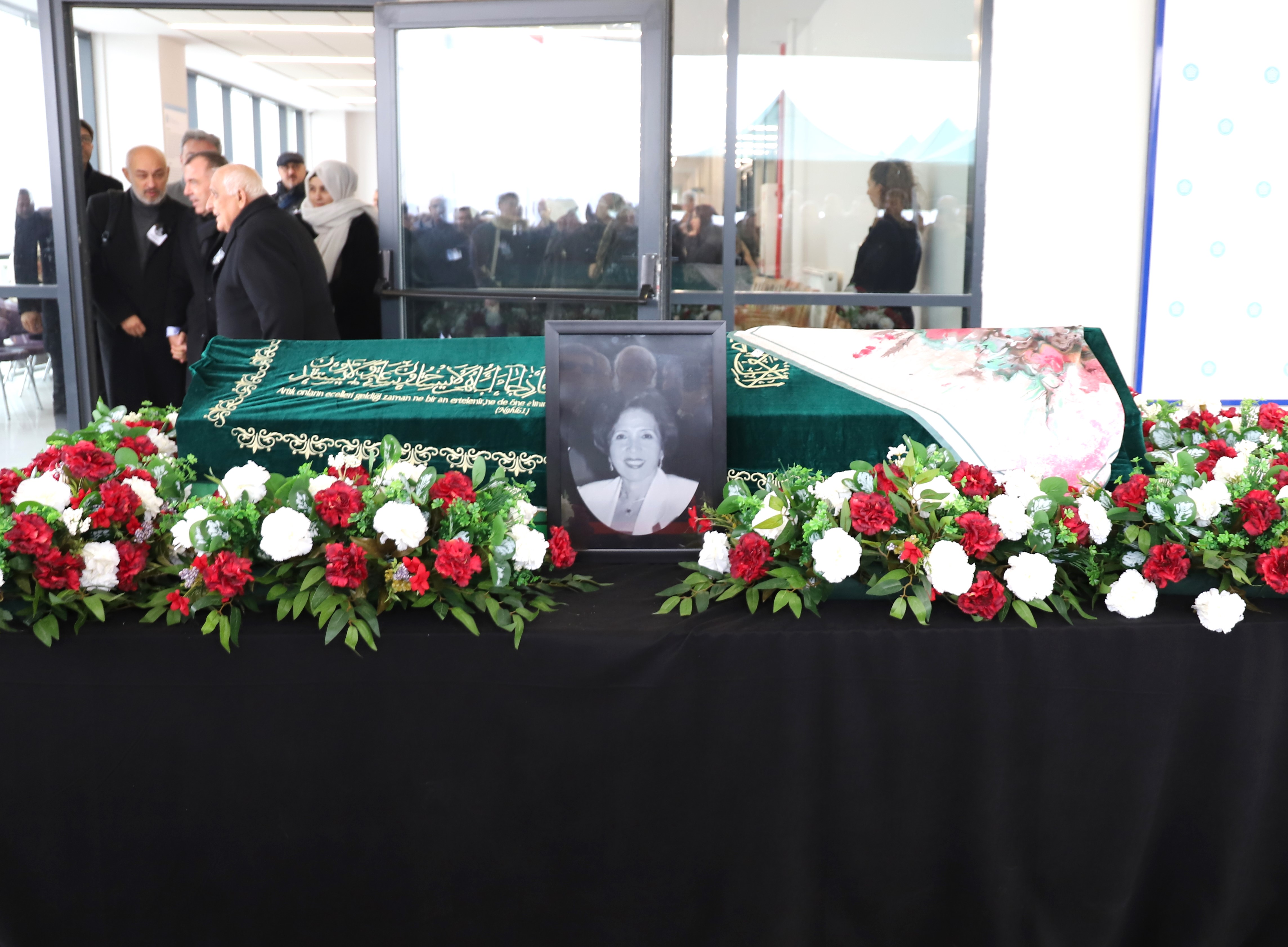 Konya’nın Hayırseverlerinden Nezahat Keleşoğlu, son yolculuğuna uğurlandı