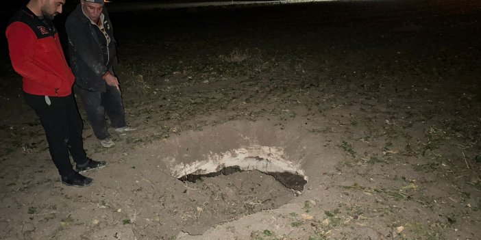 Büyük gürültü koptu! Konya'da pancar tarlasında obruk oluştu