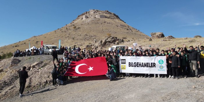 Bilgehanelerin 8. sınıf öğrencileri Takkeli Dağ’a yürüdü