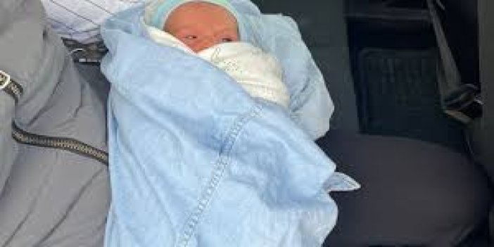 Çöp konteynerinin yanında 1 aylık bebek bulundu