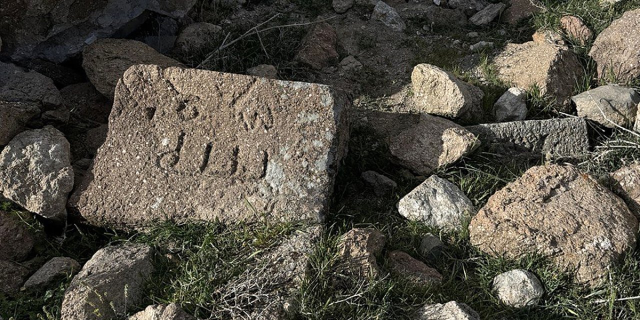 Karaman'da yıkılan tarihi kilisenin 4 taşında "Allah" yazısı tespit edildi