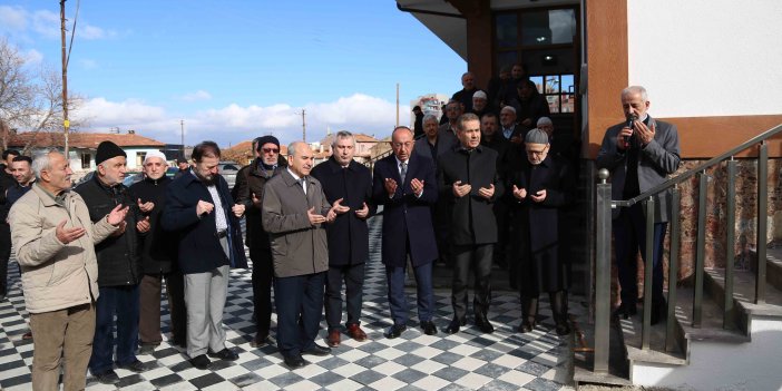Meram Gemalmaz Ak Camii mübarek günde ibadete açıldı