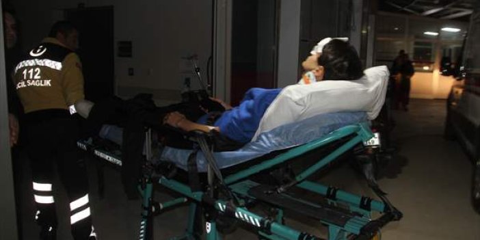 Konya'da otomobil trafik levhasına çarptı: 6 yaralı