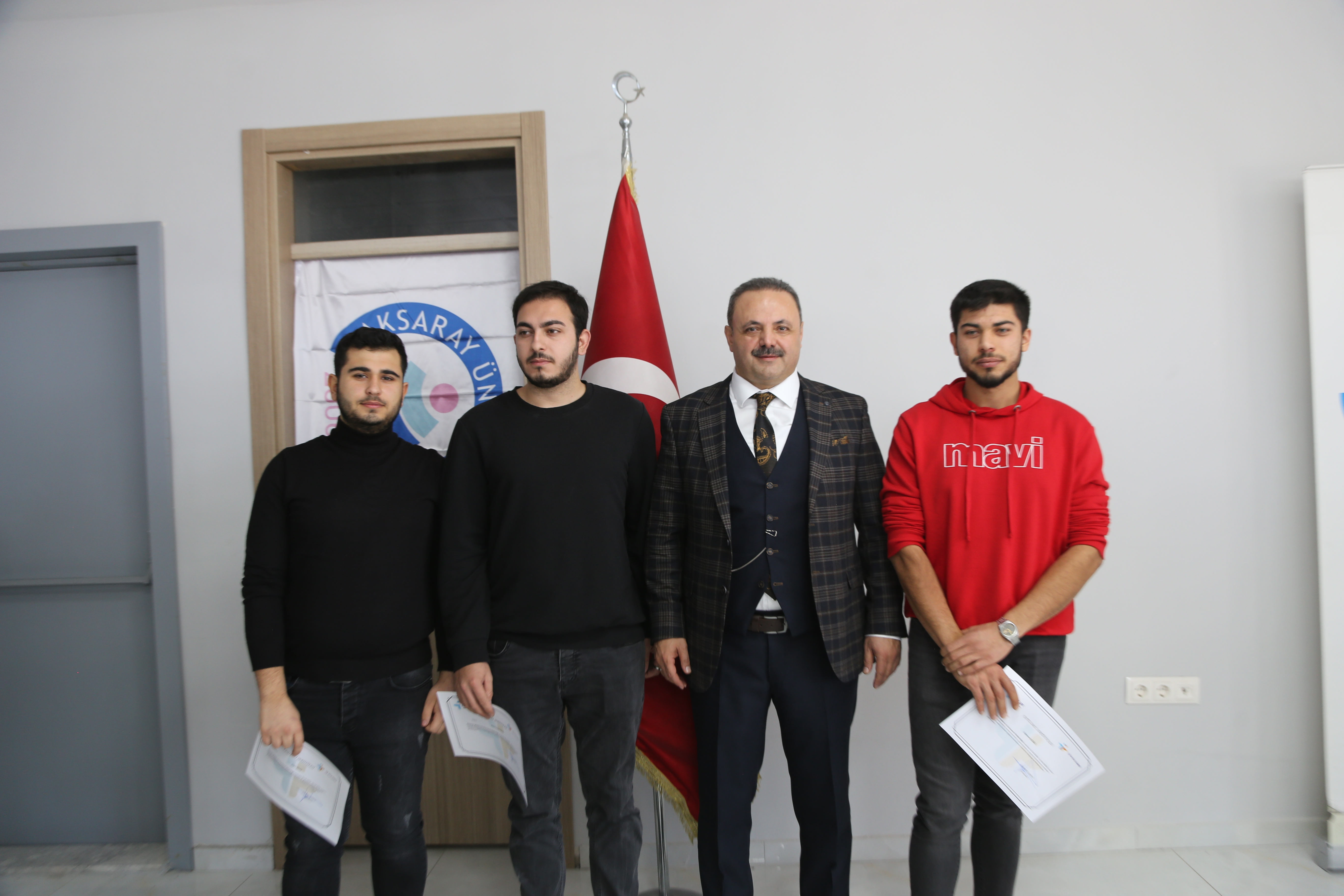 Eskil MYO öğrencileri sertifikalarını aldı