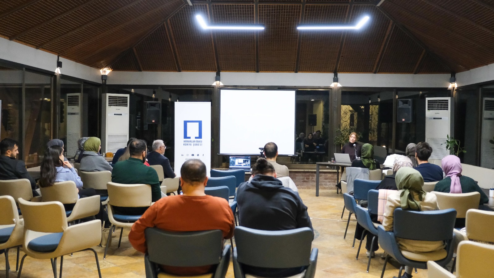 Mimarlar Odasında Hz. Mevlana ve Hikayenin İletişimi konuşuldu