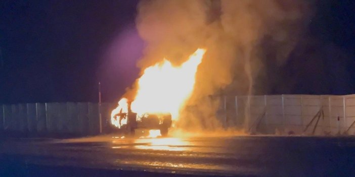 Konya'da otomobili alev alan sürücü eşi ve kızını son anda kurtardı