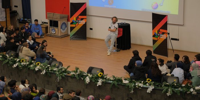 Büyükşehir Belediyesi Gençlik Meclisi, Komedyen Yasin Çam’ı üniversiteli gençlerle buluşturdu