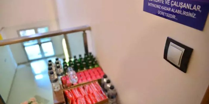 Bir aile kuryelere ikram masası yaptı