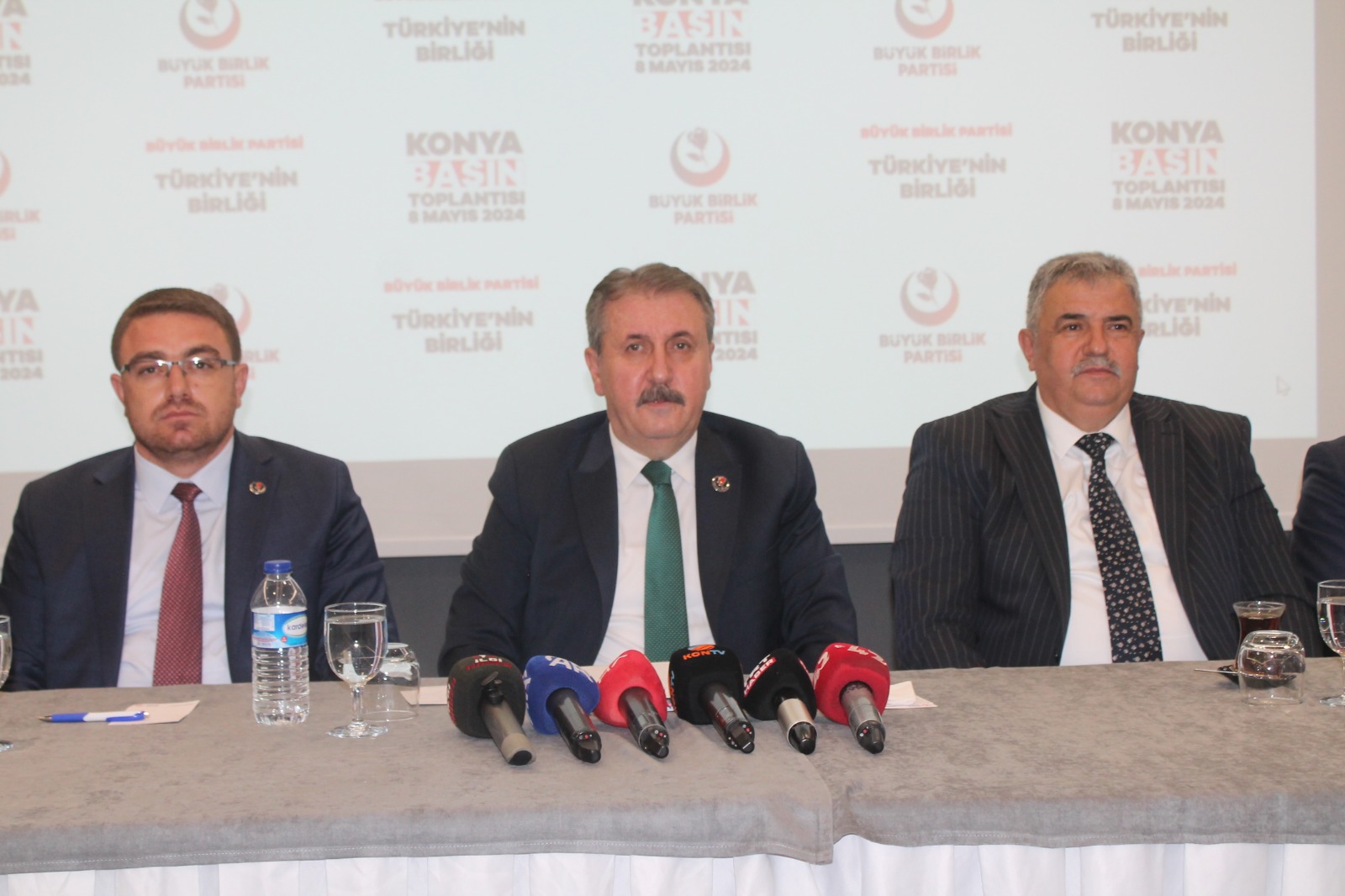 Kontrolden çıkan otobüs devrildi: 13 yaralı