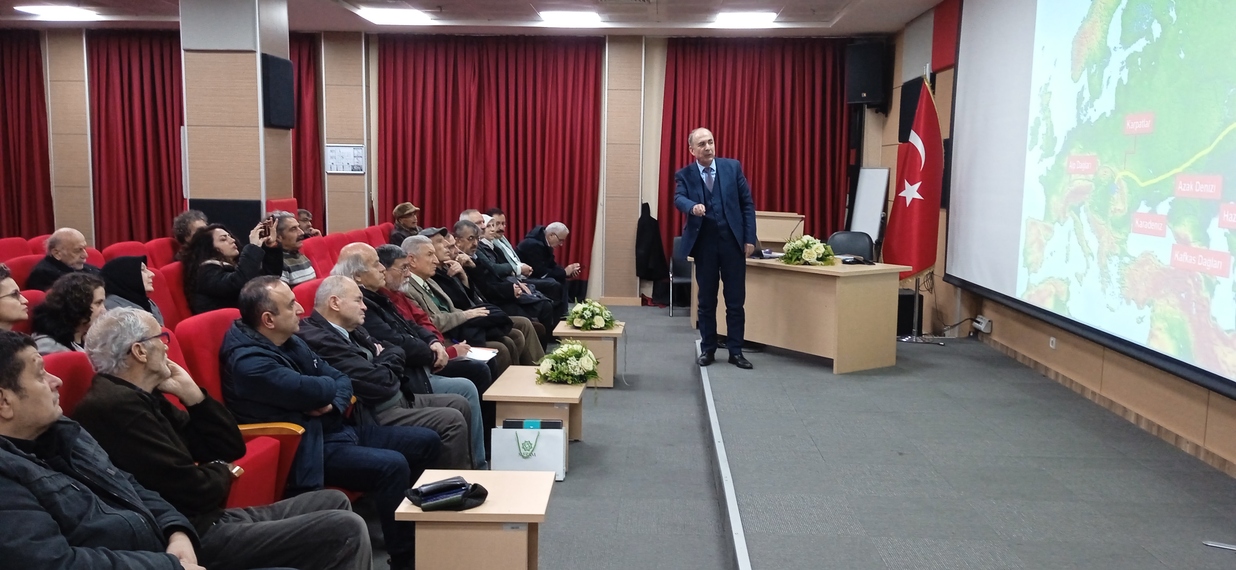 Para için flamingolara kıydılar