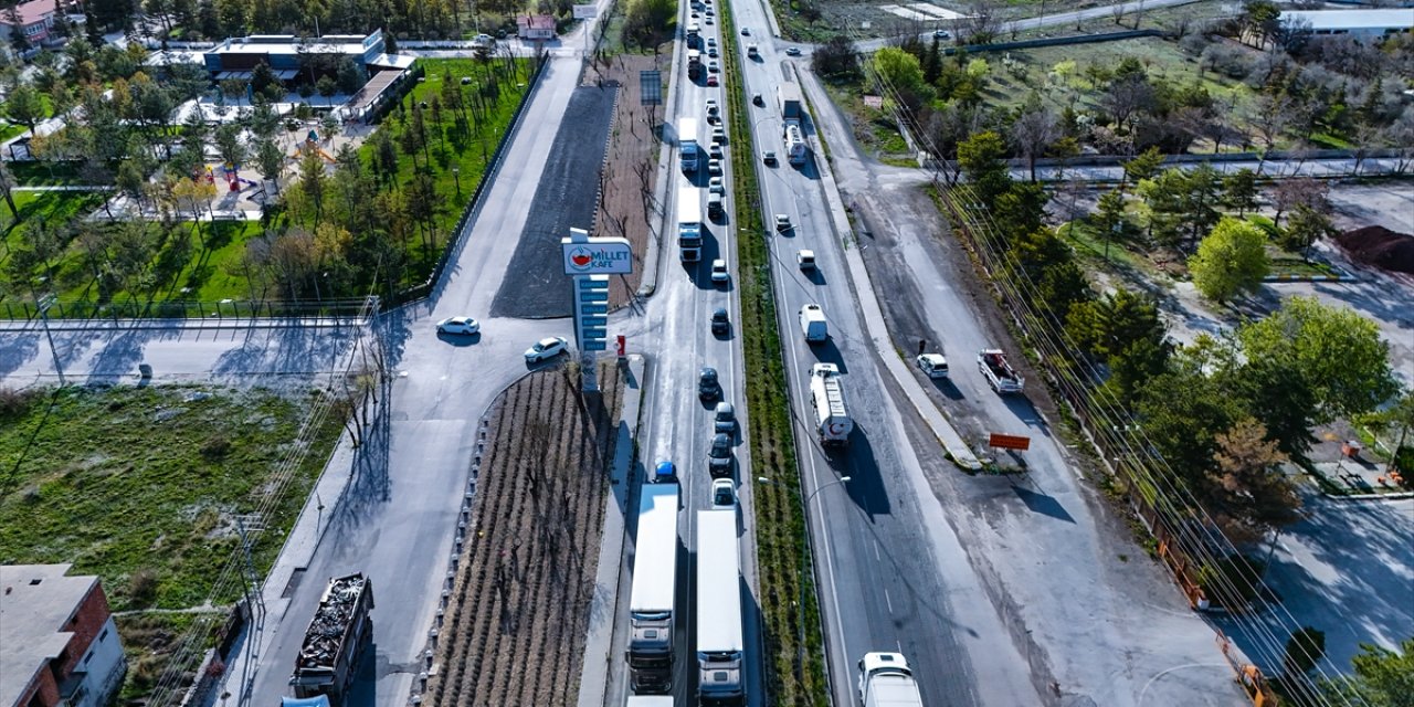 Konya-Karapınar kara yolunda bayram yoğunluğu