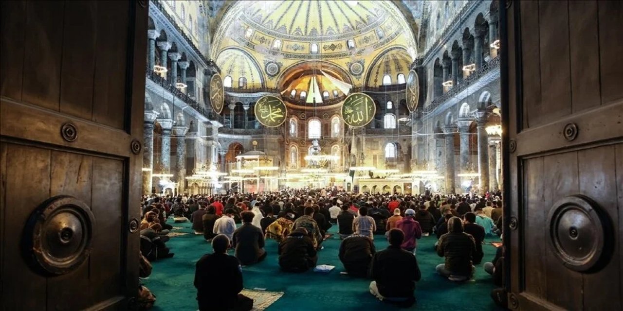 Polonya'da bazı meslek gruplarına aşı zorunluluğu getiriliyor