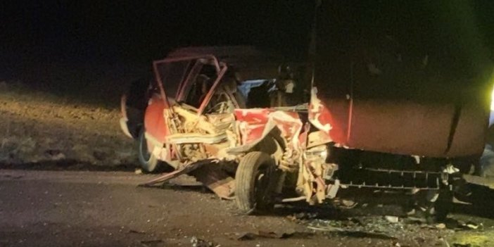 Sarayönü'nde iki otomobilin çarpıştığı kazada 6 kişi yaralandı