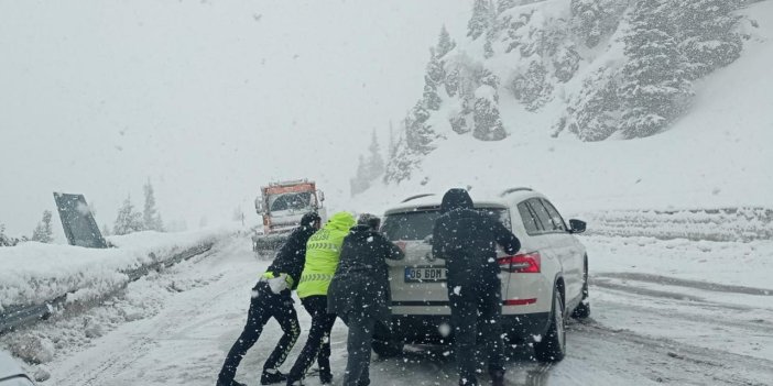 Konya'nın en çok yağış alan bölgesinde kar kalınlığı 10 santimetreye ulaştı