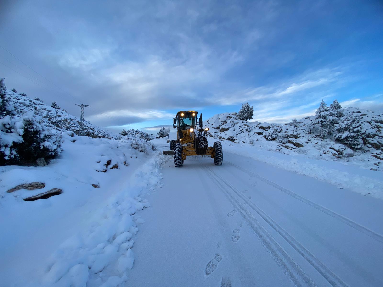 Konya Büyükşehir Belediyesi ilçelerde kar mesaisini sürdürüyor