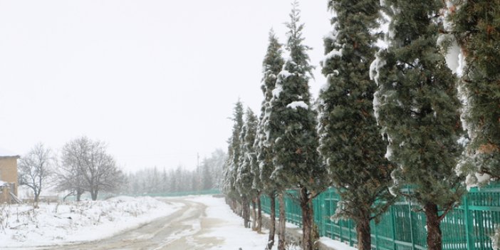 Konya'nın bu ilçesinde dün akşam başlayan kar yağışı sürüyor
