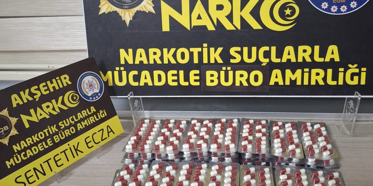 Akşehir'de yolcu otobüsünde uyuşturucu hapla yakalanan şüpheli tutuklandı