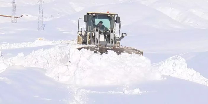 Muş’ta 3 metre karla mücadele sürüyor