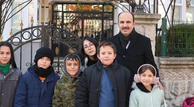 Başkan Altay çölyak hastası çocukları şivlilikte unutmadı "Paketlerini ulaştırdık"