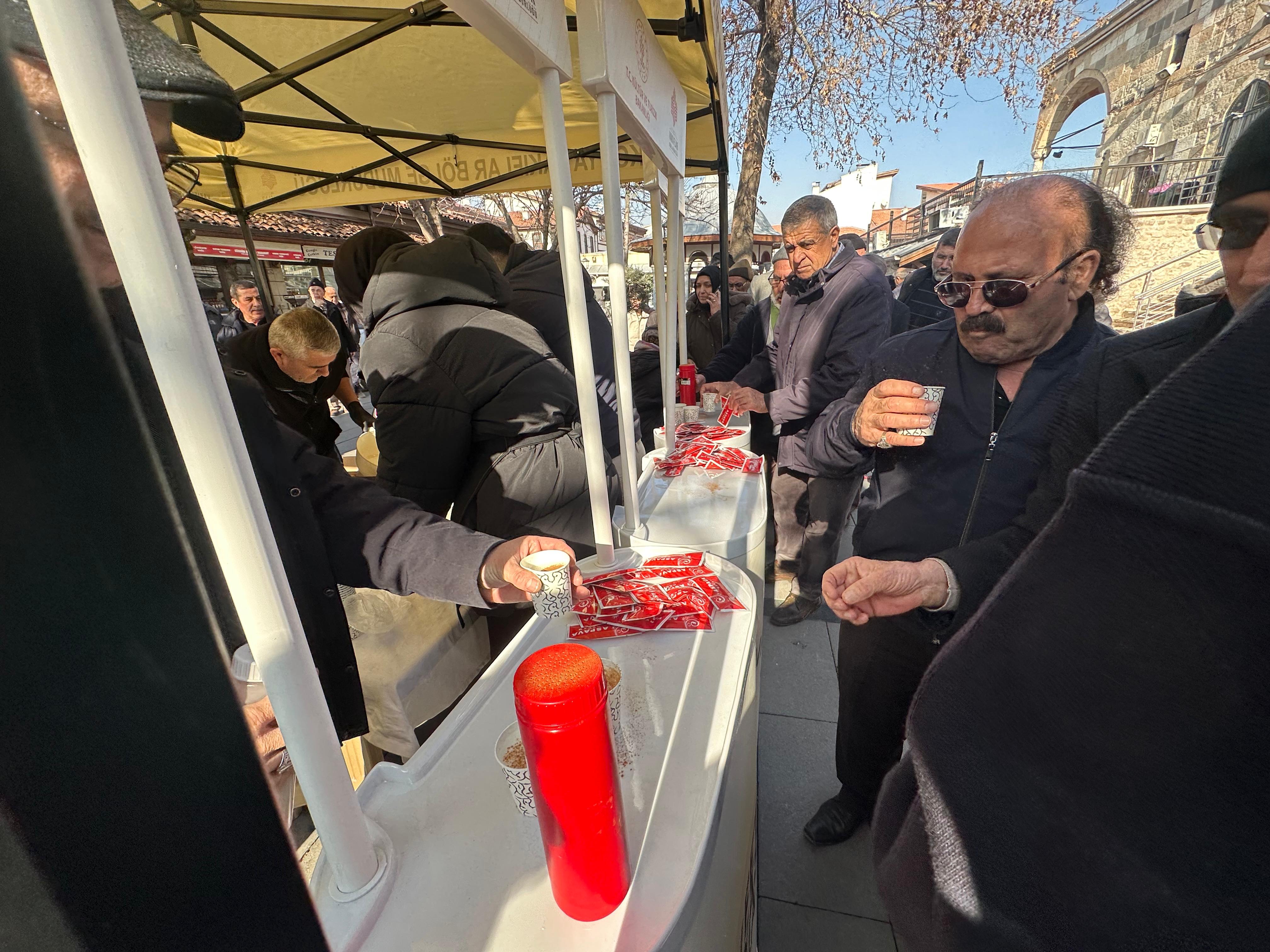 Konya Vakıflar Bölge Müdürlüğü salep ikramında bulundu