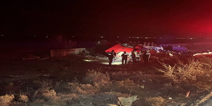 Konya'da TIR, şarampole devrildi; şoför öldü