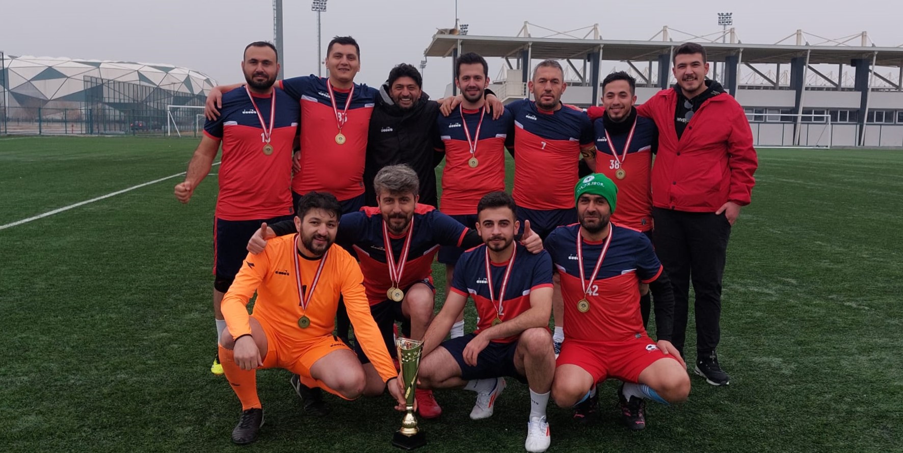 NEÜ’de personel ve öğrenci futbol turnuvalarında şampiyonlar belli oldu